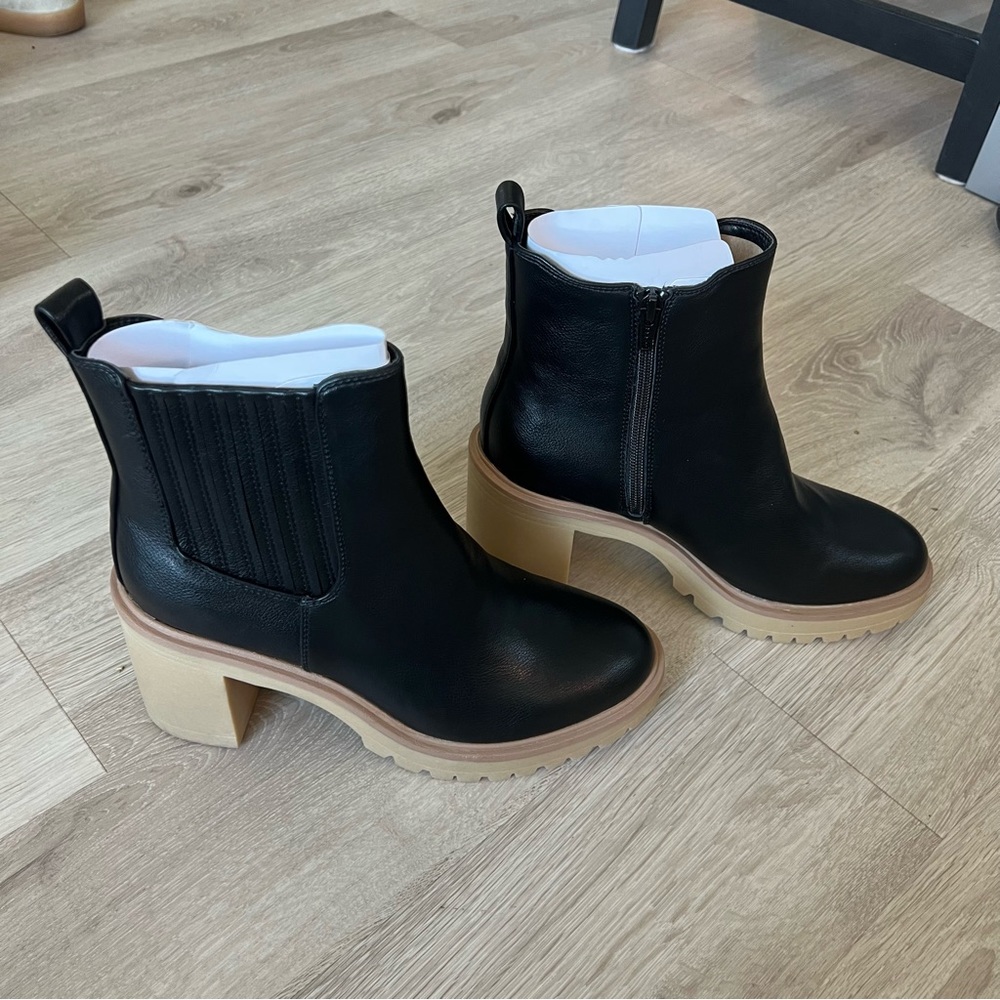 NEW Docle Vita Booties - Chelsea boots